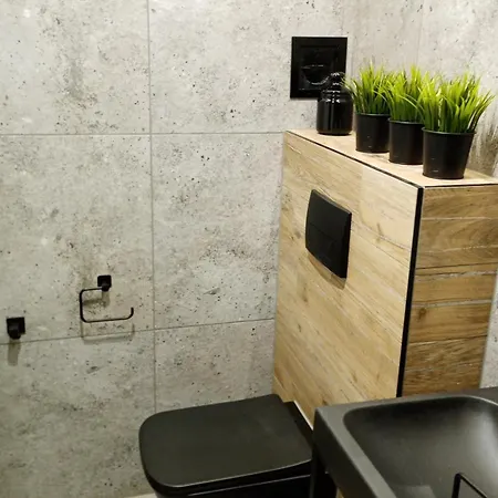 Ul.powstania Wielkopolskiego 18 *