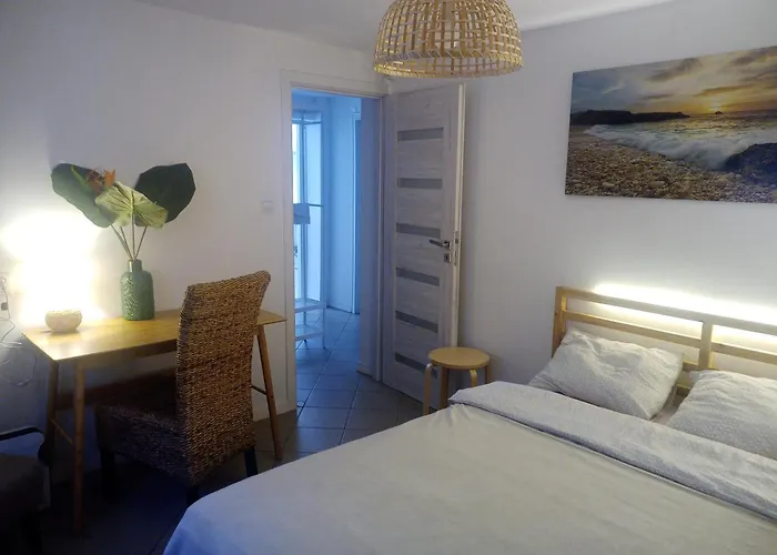 Ul.powstania Wielkopolskiego 18 *