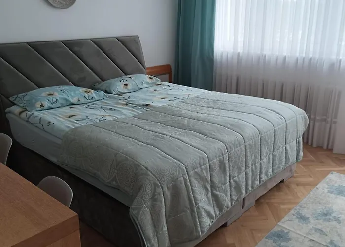 Ul.powstania Wielkopolskiego 18 *